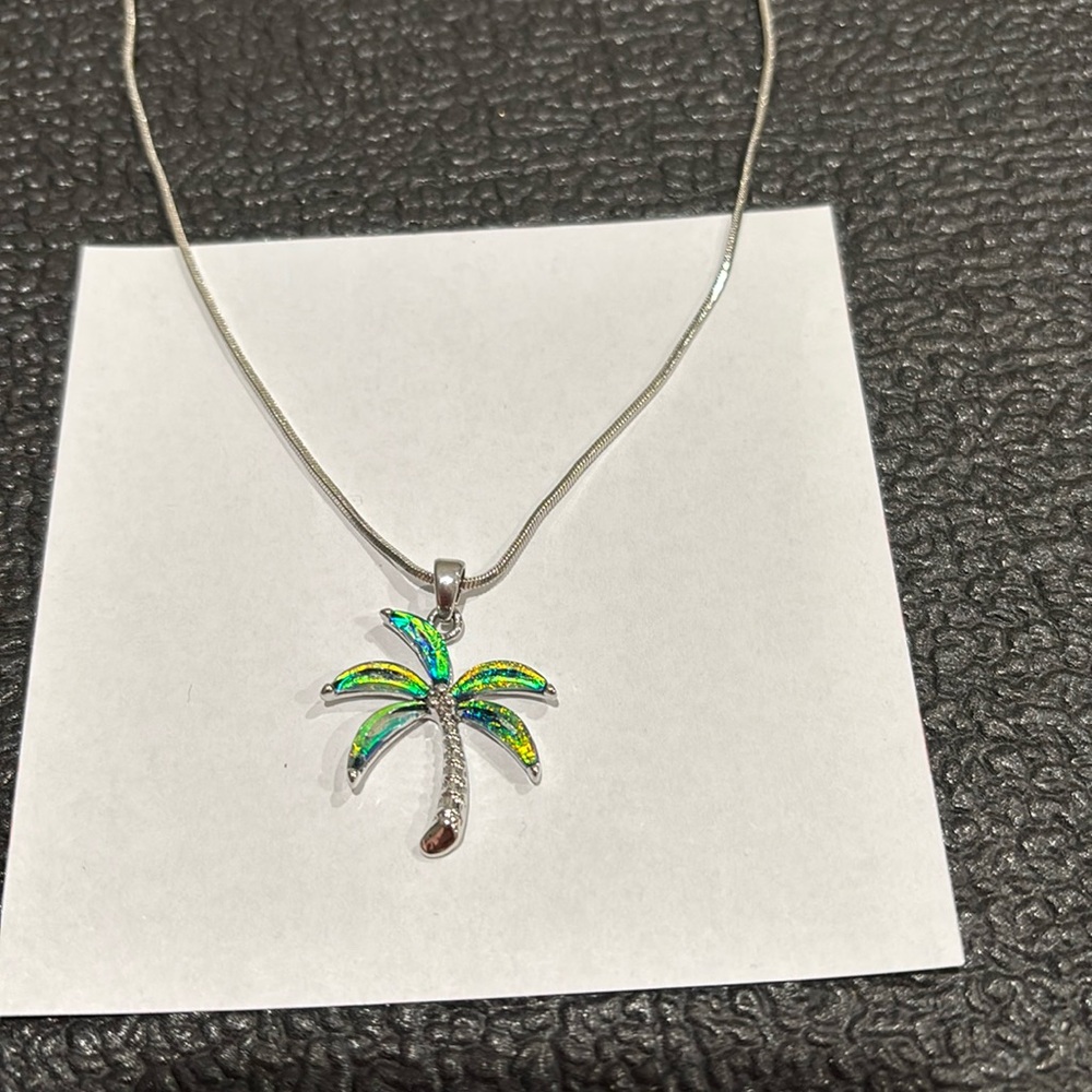 Flash sale 🔥NWT cubic zirconia palm tree 🏝️ Necklace & 18 inch chain
